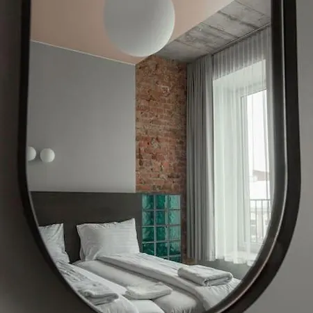 Resume Apartments, Swimmer No 7 By Urban Rent